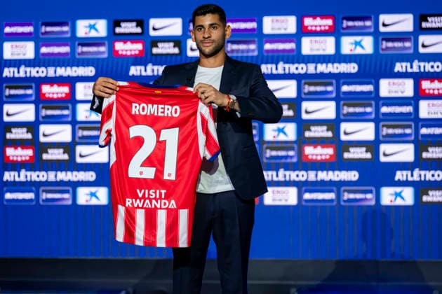 Cristian Romero unveiling as new player of Atletico de Madrid Cristian Romero poses for a photo showing the club shirt during his unveiling as new player of Atletico de Madrid at Estadio Riyadh Air Metropolitano on August 20, 2026 in Madrid, Spain. Madrid Estadio Riyadh Air Metropolitano Madrid Spain Copyright: xAlbertoxGardinx AGardin_20260820_Foot_Atl_Romero_0019