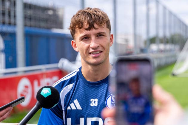 20.08.2026, Fussball, Training des FC Schalke 04. Medienrunde mit Vitalie Becker (FC Schalke 04). Gelsenkirchen Trainingsgelände FC Schalke 04 NRW Deutschland xRHR-FOTO YYx *** August 20, 2026, Soccer, FC Schalke 04 Training Session, Media Round with Vitalie Becker, FC Schalke 04, Gelsenkirchen, FC Schalke 04 Training Facility, NRW, Germany, xRHR, PHOTO YYx Copyright: RHR-FOTOx RHR-FOTO YY