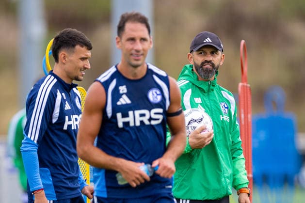 20.08.2026, Fussball, Training des FC Schalke 04. Trainer Miron Muslic (FC Schalke 04). Gelsenkirchen Trainingsgelände FC Schalke 04 NRW Deutschland xRHR-FOTO YYx *** August 20, 2026, Soccer, FC Schalke 04 practice; Coach Miron Muslic; FC Schalke 04; Gelsenkirchen; FC Schalke 04 training facility; North Rhine-Westphalia, Germany; xRHR; PHOTO YYx Copyright: RHR-FOTOx RHR-FOTO YY