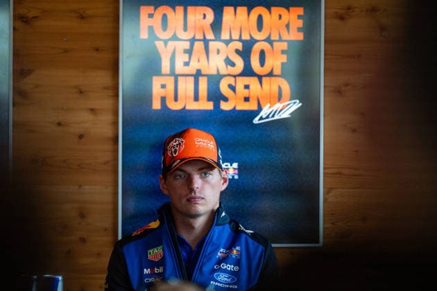 20.08.2026, NED, Motorsport, FIA Formel 1 Weltmeisterschaft, Media Day, Saison 2026, Circuit Zandvoort, Großer Preis der Niederlande Max Verstappen ( Oracle Red Bull Racing, Niederlande, 03 ) bei der Pressekonferenz zur Vertragsverlängerung mit Branding Four more years of full send, Zandvoort Mascot Circuit Zandvoort Holland Niederlande *** August 20, 2026, NED, Motorsports, FIA Formula 1 World Championship, Media Day, 2026 Season, Circuit Zandvoort, Dutch Grand Prix, Max Verstappen, Oracle Red Bull Racing, Netherlands, on August 3 at the press conference announcing his contract extension with Branding: Four more years of full send, Zandvoort Mascot, Circuit Zandvoort, Holland, Netherlands Copyright: xNordphoto Memmlerx