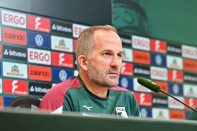 Pressekonferenz DFB-Pokal; FC Augsburg; 20.08.2026 AUGSBURG, GERMANY - 20. AUGUST: im Bild Manuel BAUM Trainer FC Augsburg auf der Pressekonferenz vor dem Pokalspiel in Cottbus *** DFB Cup Press Conference: FC Augsburg, August 20, 2026, AUGSBURG, GERMANY—Pictured: Manuel BAUM, FC Augsburg coach, at the press conference ahead of the Cup match in Cottbus Copyright: xBEAUTIFULxSPORTS Goldbergx