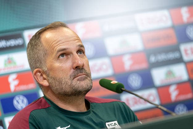 Manuel Baum (Trainer FC Augsburg), Pressekonferenz vor dem Pokal-Spiel gegen Energie Cottbus; *** Manuel Baum, FC Augsburg Coach, Press Conference Ahead of the Cup Match Against Energie Cottbus