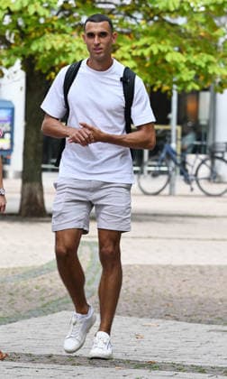 20.08.2026, xophax, Fussball 1.Bundesliga, 1.FC Koeln 1.FC Köln , Mediapark Köln. Ellyes Skhiri auf dem Weg zum Medizincheck in der Atos Mediapark Klinik in Köln . Köln *** August 20, 2026, xophax, Soccer 1. Bundesliga, 1. FC Köln, Mediapark Cologne: Ellyes Skhiri on his way to a physical at the Atos Mediapark Clinic in Cologne