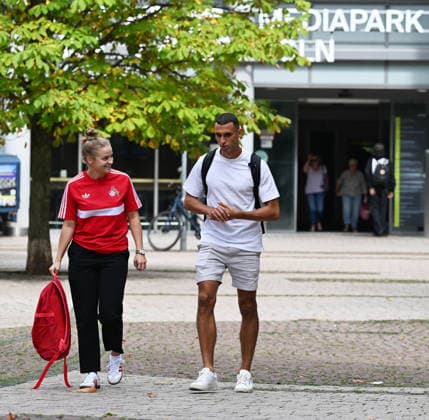 20.08.2026, xophax, Fussball 1.Bundesliga, 1.FC Koeln 1.FC Köln , Mediapark Köln. Ellyes Skhiri auf dem Weg zum Medizincheck in der Atos Mediapark Klinik in Köln . Köln *** August 20, 2026, xophax, Soccer, Bundesliga 1, 1. FC Köln, Mediapark Cologne: Ellyes Skhiri on his way to a medical exam at the Atos Mediapark Clinic in Cologne