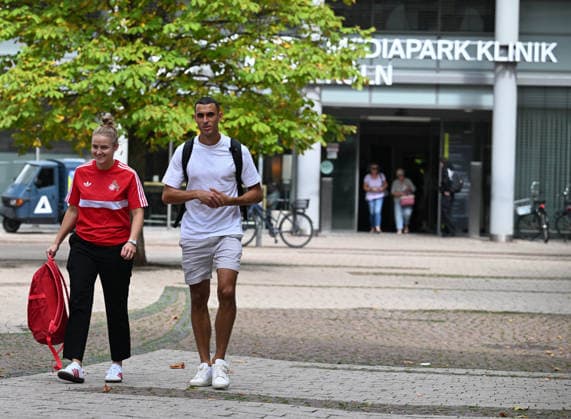 20.08.2026, xophax, Fussball 1.Bundesliga, 1.FC Koeln 1.FC Köln , Mediapark Köln. Ellyes Skhiri auf dem Weg zum Medizincheck in der Atos Mediapark Klinik in Köln . Köln *** August 20, 2026, xophax, Soccer, Bundesliga 1, 1. FC Köln, Mediapark Cologne: Ellyes Skhiri on his way to a physical at the Atos Mediapark Clinic in Cologne