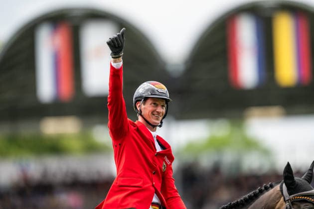 260820 Daniel Deusser of Germany with horse Otello de Guldenboom celebrates after competing in the team and individual jumping qualifier round two during day 10 of the 2026 FEI World Championshipson August 20, 2026 in Aachen. Photo: Emma Wallskog BILDBYRAN kod EW EW0692 ridsport equestrian rid-vm 2026 2026 fei world championships bbeng ridsport-vm hoppning jumping jubel *** August 20, 2026: Daniel Deusser of Germany, riding Otello de Guldenboom, celebrates after competing in the second round of the team and individual show jumping qualifiers on Day 10 of the 2026 FEI World Championships on August 20, 2026 in Aachen. Photo by Emma Wallskog, BILDBYRAN, code EW EW0692. equestrian sports, 2026 World Championships, 2026 FEI World Championships, BBENG, equestrian sports, World Championships, show jumping, celebration  Copyright: EMMAxWALLSKOG BB260820EW077
