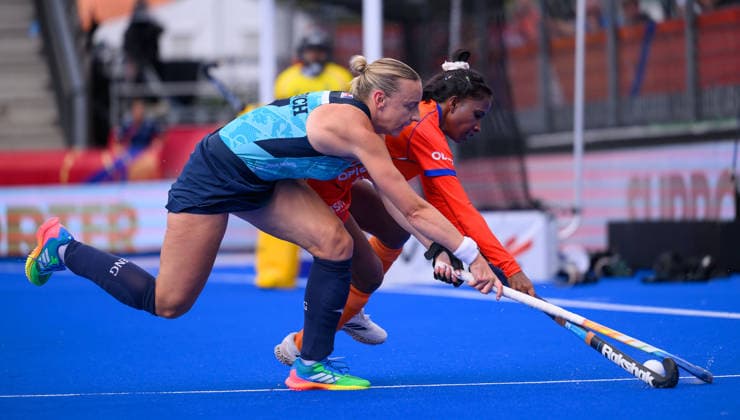 Hockey World Cup Day Six Hannah French of England battles for the ball during the match against India in the 2026 FIH Hockey World Cup at Wagener Stadium, Amstelveen 20 08 2026 UK Newspapers OUT Copyright: xGraemexWilcocksonx FIL-23805-0022