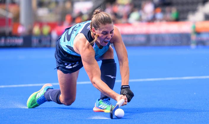Hockey World Cup Day Six Lizzie Neal of England drives the ball forward during the match against India in the 2026 FIH Hockey World Cup at Wagener Stadium, Amstelveen 20 08 2026 UK Newspapers OUT Copyright: xGraemexWilcocksonx FIL-23805-0025
