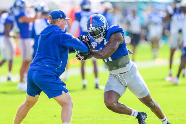 MIAMI GARDENS, FL - AUGUST 20: New York Giants linebacker Brian Burns (0) performs a blocking drill during a New York Giants and Miami Dolphins joint practice at the Miami Dolphins Training Camp on August 20 2026, at the Baptist Health Training Complex in Miami Gardens, FL. (Photo by Doug Murray Icon Sportswire) NFL, American Football Herren, USA AUG 20 Giants-Dolphins Joint Practice EDITORIAL USE ONLY Icon796260820009