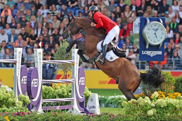Richard Vogel (GER, Deutschland) mit Pferd United Touch S, aktueller Europameister und Sieger des Rolex Grand Prix von Aachen 2026 (CHIO Aachen), 0 Fehler, fehlerloser Ritt, Chance für das Einzel gewahrt, Mannschaftsgold im Blick , Springen, FEI Jumping World Championship, WM, Weltmeisterschaft , FEI Jumping World Championship Second Competition Team Final & Second Individual Qualifier, Mercedes-Benz Prize, Mercedes-Benz Prize, Einzel und Teamwertung, Jumping , AACHEN - FEI World Championships 2026, Weltfest des Pferdesports, Reitsport Weltmeisterschaft 2026, Aachen 2026, Welcome Home 2026, Aachener Soers, 11. bis 23. August 2026, Reitsport, 20.08.2026, Aachen Aachener Soers Deutschland *** Richard Vogel (GER), Germany, riding United Touch S, current European Champion and winner of the 2026 Rolex Grand Prix at CHIO Aachen, 0 faults, flawless ride, still in contention for the individual title, with his sights set on team gold, show jumping, FEI Jumping World Championship, FEI Jumping World Championship Second Competition Team Final Second Individual Qualifier, Mercedes-Benz Prize, Mercedes-Benz Prize, individual and team standings, Jumping, AACHEN FEI World Championships 2026, World Festival of Equestrian Sports, 2026 Equestrian World Championships, Aachen 2026, Welcome Home 2026, Aachen Soers, August 11–23, 2026, Equestrian Sports, August 20, 2026, Aachen Soers, Germany