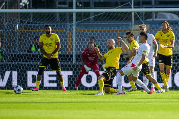 260820 Viktor Gustafson, Jesper Gustavsson of Mjällby and Damir Redzic of FC Red Bull Salzburg during the Europa League qualifying football match between Mjällby and FC Red Bull Salzburg on August 20, 2026 in Hällevik. Photo: Christoffer Borg Mattisson BILDBYRAN COP 261 CB0549 fotboll football soccer fotball uefa europa league europa league mjällby fc red bull salzburg bbeng *** August 20, 2026: Viktor Gustafson and Jesper Gustavsson of Mjällby and Damir Redzic of FC Red Bull Salzburg during the Europa League qualifying soccer match between Mjällby and FC Red Bull Salzburg on August 20, 2026 in Hällevik. Photo by Christoffer Borg Mattisson, BILDBYRAN COP 261 CB0549 soccer football fotball UEFA Europa League Europa League Mjällby FC Red Bull Salzburg bbeng  Copyright: CHRISTOFFERxBORGxMATTISSON BB260820CB022