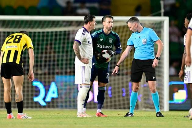 Kairat Almaty v RSC Anderlecht - UEFA Europa League ALMATY, KAZACHSTAN - AUGUST 20 : Biancone Giulian defender of RSC Anderlecht, Coosemans Colin goalkeeper of RSC Anderlecht and referee Kavanagh Chris (ENG) during the UEFA Europa League 2026 27 play-off round first leg between Kairat Almaty and RSC Anderlecht on August 20, 2026 in Almaty, Kazachstan, 20 08 2026 Almaty Kazachstan  Copyright: xJanxDexMeuleneirx