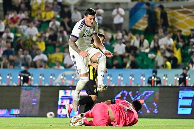 Kairat Almaty v RSC Anderlecht - UEFA Europa League ALMATY, KAZACHSTAN - AUGUST 20 : Biancone Giulian defender of RSC Anderlecht during the UEFA Europa League 2026 27 play-off round first leg between Kairat Almaty and RSC Anderlecht on August 20, 2026 in Almaty, Kazachstan, 20 08 2026 Almaty Kazachstan  Copyright: xJanxDexMeuleneirx