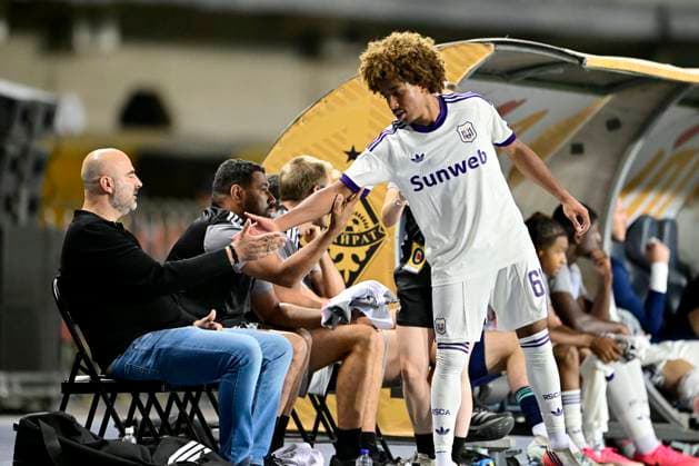 Kairat Almaty v RSC Anderlecht - UEFA Europa League ALMATY, KAZACHSTAN - AUGUST 20 : Nga Kana Joshua midfielder of RSC Anderlecht and Sibierski Antoine Chief Sports Officer of RSC Anderlecht during the UEFA Europa League 2026 27 play-off round first leg between Kairat Almaty and RSC Anderlecht on August 20, 2026 in Almaty, Kazachstan, 20 08 2026 Almaty Kazachstan  Copyright: xJanxDexMeuleneirx