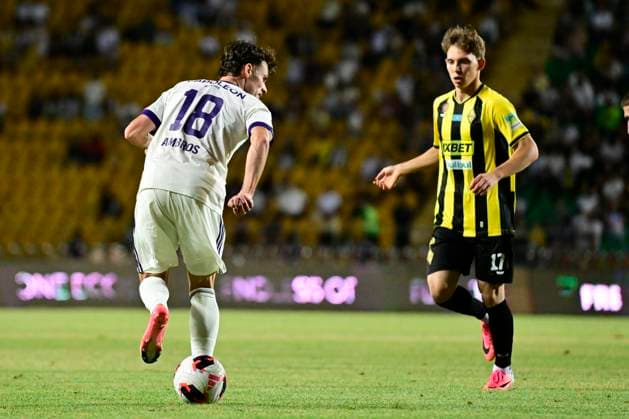 Kairat Almaty v RSC Anderlecht - UEFA Europa League ALMATY, KAZACHSTAN - AUGUST 20 : Ambros Lukas midfielder of RSC Anderlecht, Tuyakbaev Azamat Forward of Kairat Almaty during the UEFA Europa League 2026 27 play-off round first leg between Kairat Almaty and RSC Anderlecht on August 20, 2026 in Almaty, Kazachstan, 20 08 2026 Almaty Kazachstan  Copyright: xJanxDexMeuleneirx