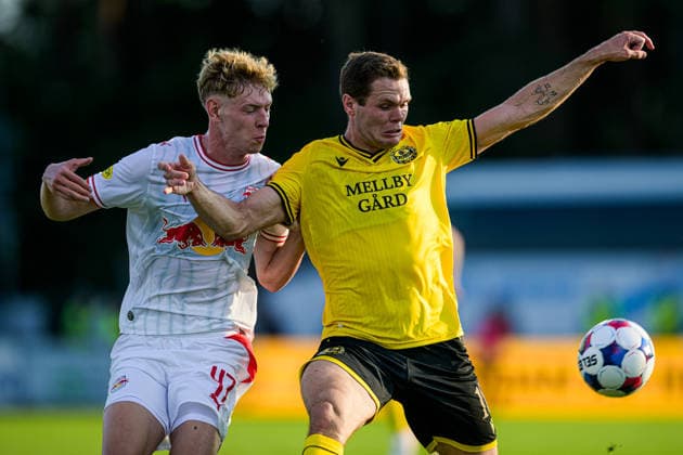260820 Valentin Zabransky of FC Red Bull Salzburg and Jacob Bergström of Mjällby during the Europa League qualifying football match between Mjällby and FC Red Bull Salzburg on August 20, 2026 in Hällevik. Photo: Christoffer Borg Mattisson BILDBYRAN COP 261 CB0549 fotboll football soccer fotball uefa europa league europa league mjällby fc red bull salzburg bbeng *** August 20, 2026: Valentin Zabransky of FC Red Bull Salzburg and Jacob Bergström of Mjällby during the Europa League qualifying soccer match between Mjällby and FC Red Bull Salzburg on August 20, 2026 in Hällevik. Photo by Christoffer Borg Mattisson. BILDBYRAN COP 261 CB0549 soccer football fotball UEFA Europa League Europa League Mjällby FC Red Bull Salzburg bbeng  Copyright: CHRISTOFFERxBORGxMATTISSON BB260820CB049