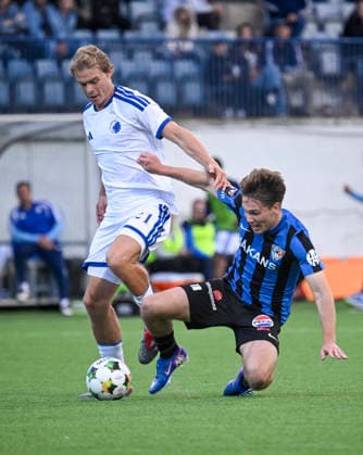 LKS 20260820 Copenhagen s Mads Emil Madsen (L) and Turku s Seth Saarinen during the football UEFA Conference League match FC Inter of Turku vs. FC Kobenhavn of Copenhagen in Turku, Finland on Thursday, 20th August, 2026. - MARKKU ULANDER Turku Finland oClCuNzt0_8  Copyright: xMarkkuxUlanderx oClCuNzt0_8