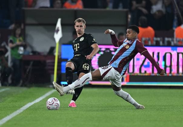 Trabzonspor v Ferencvaros - UEFA Europa League TRABZON, TURKIYE - AUGUST 20: Saviolo of Trabzonspor in action against Nagy during the first leg of the UEFA Europa League play-off round between Trabzonspor and Ferencvaros at Papara Park in Trabzon, Turkiye, on August 20, 2026. Hakan Burak Altunoz Anadolu Trabzon Turkey. Editorial use only. Please get in touch for any other usage.  Copyright: x2026xAnadoluxHakanxBurakxAltunozx