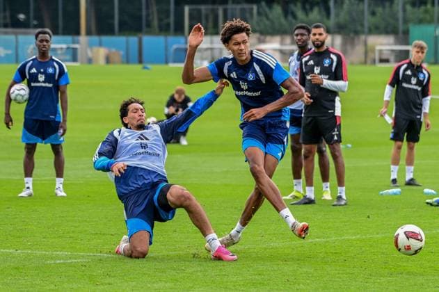 Bilal Nadir Jason Bissi-Mouelle ( HSV ) Deutschland , Hamburg , Volksparkstadion Trainingsgelände , Fussball , 1. Bundesliga , Training des Hamburger SV *** Bilal Nadir, Jason Bissi, Mouelle, HSV, Germany, Hamburg, Volksparkstadion Training Facility, Soccer, Bundesliga 1, Hamburger SV Training