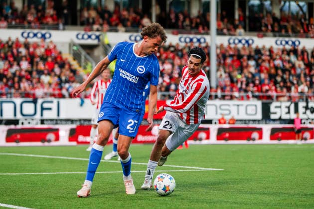 Conference Leauge menn, play-off 2026: Tromso - Brighton Tromso 20260820. Brightons Mats Wieffer og Tromsos Heine Asen Larsen under playoff-kampen i Conference League-kvalifiseringen i fotball mellom Tromso og Brighton pa Romssa Arena. Foto: Rune Stoltz Bertinussen NTB Tromso Norge EDITORIAL USE ONLY. RESTRICTED USE FOR BETTING COMPANIES Ref:_SPO5EdA_k0ky3s.jpg *** Conference League Men, 2026 Playoffs: Tromsø vs. Brighton, Tromsø, August 20, 2026—Brighton’s Mats Wieffer and Tromsø’s Heine Asen Larsen during the playoff match in the Conference League soccer qualifiers between Tromsø and Brighton at Romssa Arena. Photo: Rune Stoltz Bertinussen, NTB Tromso Norway EDITORIAL USE ONLY RESTRICTED USE FOR BETTING COMPANIES  Copyright: xRunexStoltzxBertinussenx xNTBx