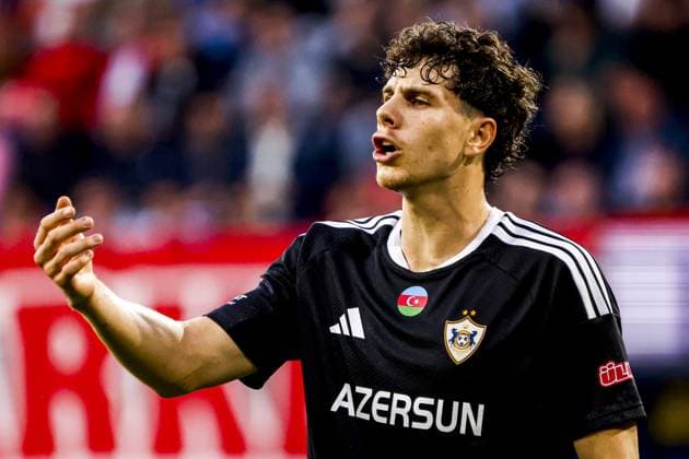 ENSCHEDE - Bence Varkonyi of Qarabag FK gestures during the UEFA Conference League match between FC Twente and Qarabag FK at De Grolsch Veste stadium on August 20, 2026 in Enschede, Netherlands. WART BRINKERHOF ANP xVIxANPxSportx xMarcelxterxBalsxIVx 565889340 originalFilename: 565889340.jpg