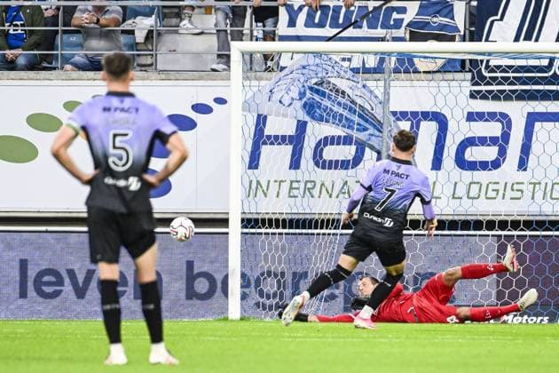 Gent s goalkeeper Davy Roef saves a penalty during a soccer game between Belgian KAA Gent and Scottish Hibernian FC, Thursday 20 August 2026 in Gent, the first leg of the play-off round for the UEFA Conference League group phase. TOM GOYVAERTS TomxGoyvaerts  x183849051x