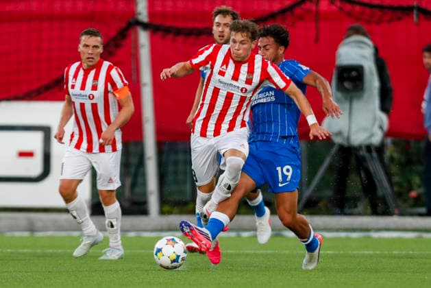 Conference Leauge menn, play-off 2026: Tromso - Brighton Tromso 20260820. Brightons Charalampos Kostoulas stopper Tromsos Jesper Grundt under playoff-kampen i Conference League-kvalifiseringen i fotball mellom Tromso og Brighton pa Romssa Arena. Foto: Rune Stoltz Bertinussen NTB Tromso Norge EDITORIAL USE ONLY. RESTRICTED USE FOR BETTING COMPANIES Ref:_SPO4aUJn9Wsdsw.jpg *** Conference League Men, 2026 Conference League Playoffs: Tromsø vs. Brighton, Tromsø, August 20, 2026. Brighton’s Charalampos Kostoulas stops Tromsø’s Jesper Grundt during the playoff match in the Conference League soccer qualifiers between Tromsø and Brighton at Romssa Arena. Photo: Rune Stoltz Bertinussen NTB Tromsø Norway EDITORIAL USE ONLY RESTRICTED USE FOR BETTING COMPANIES  Copyright: xRunexStoltzxBertinussenx xNTBx