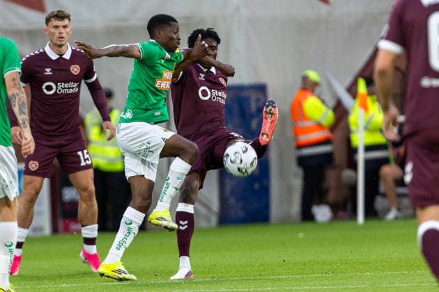 SOCCER - UEFA ECL, Hearts vs Rapid EDINBURGH,SCOTLAND,20.AUG.26 - SOCCER - UEFA Conference League, play-off, Heart of Midlothian FC vs SK Rapid Wien. Image shows Romeo Amane (Rapid) and Pierre Landry Kabore (Hearts).  GEPAxpictures xPhilippxBrem