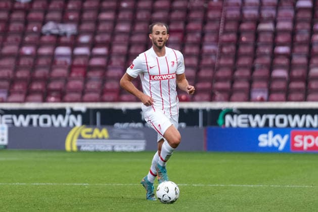 Max Rosenfelder (SC Freiburg, 37) am Ball , Schottland, Fussball, UEFA Conference League, Play-offs, Hinspiel, 2026 2027, Motherwell FC vs. SC Freiburg, 20.08.2026, Fir Park Stadium, Motherwell Motherwell Fir Park Stadium North Lanarkshire Schottland *** Max Rosenfelder, SC Freiburg, 37 with the ball, Scotland, soccer, UEFA Conference League, playoffs, first leg, 2026–2027, Motherwell FC vs. SC Freiburg, August 20, 2026, Fir Park Stadium, Motherwell, Motherwell, Fir Park Stadium, North Lanarkshire, Scotland Copyright: xArnexAmbergx