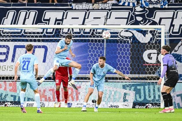 Gent s Christian Burgess and Gent s Siebe Van der Heyden pictured in action during a soccer game between Belgian KAA Gent and Scottish Hibernian FC, Thursday 20 August 2026 in Gent, the first leg of the play-off round for the UEFA Conference League group phase. TOM GOYVAERTS TomxGoyvaerts  x183849835x
