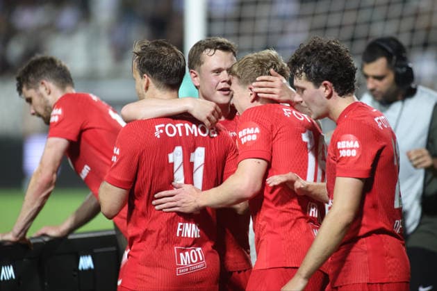 Conference League i fotball 2026: PAOK-Brann Thessaloniki 20260820. Branns Kristian Eriksen feirer sin 0-1 scoring sammen med lagkameratene under playoff-kampen i Conference League-kvalifiseringen i fotball mellom PAOK og Brann pa Toumba Stadium. Foto: Spiros Makridis NTB Thessaloniki Hellas EDITORIAL USE ONLY. RESTRICTED USE FOR BETTING COMPANIES Ref:_SPO7dFOq7B598M.jpg *** 2026 Conference League in soccer PAOK Brann Thessaloniki 20260820 Brann s Kristian Eriksen celebrates his 0-1 goal with his teammates during the playoff match in the Conference League soccer qualifiers between PAOK and Brann at Toumba Stadium Photo: Spiros Makridis, NTB, Thessaloniki, Greece. EDITORIAL USE ONLY. RESTRICTED USE FOR BETTING COMPANIES  Copyright: xSpirosxMakridisx xNTBx