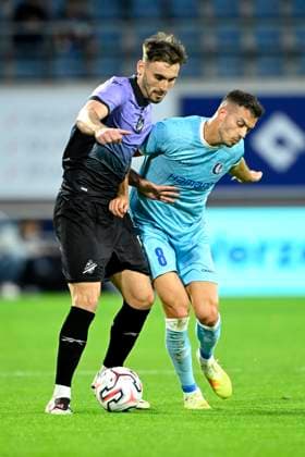 KAA Gent v Hibernian - UEFA Conference League GENT, BELGIUM - AUGUST 20 : Benes Laszlo midfielder of KAA Gent in action with O Hara Warren defender of Hibernianduring the UEFA Conference League 2026 27 play-off round first leg between KAA Gent and Hibernian on August 20, 2026 in Gent, Belgium, 20 08 2026 Gent Belgium  Copyright: xNicoxVereeckenx