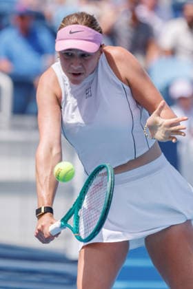 August 20, 2026, Mason, Ohio, U.S: Amanda Anisimova (USA) hits a backhand shot during ThursdayÃ¢â‚¬â ¢s quarterfinals at the Cincinnati Open at the Lindner Family Tennis Center , Mason, Oh. Tennis 2026 - Cincinnati Open WTA, Tennis Damen  - ZUMAs304 20260820_zaf_s304_001 Copyright: xScottxStuartx
