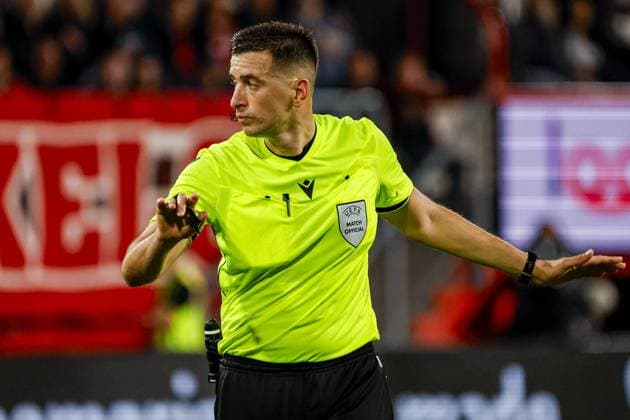 ENSCHEDE - Referee Juxhin Xhaja during the UEFA Conference League match between FC Twente and Qarabag FK at De Grolsch Veste stadium on 20 August 2026 in Enschede, the Netherlands. WART BRINKERHOF ANP xVIxANPxSportx xMarcelxterxBalsxIVx 565892391 originalFilename: 565892391.jpg