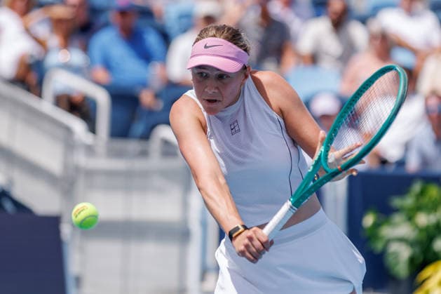 August 20, 2026, Mason, Ohio, U.S: Amanda Anisimova (USA) hits a backhand shot during ThursdayÃ¢â‚¬â ¢s quarterfinals at the Cincinnati Open at the Lindner Family Tennis Center , Mason, Oh. Mason U.S - ZUMAs304 20260820_zaf_s304_016 Copyright: xScottxStuartx