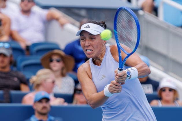 August 20, 2026, Mason, Ohio, U.S: Jessica Pegula (USA) hits a two-handed backhand during ThursdayÃ¢â‚¬â ¢s quarterfinals at the Cincinnati Open at the Lindner Family Tennis Center , Mason, Oh. Mason U.S - ZUMAs304 20260820_zaf_s304_023 Copyright: xScottxStuartx