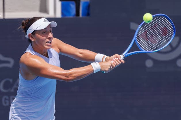 August 20, 2026, Mason, Ohio, U.S: Jessica Pegula (USA) hits a two-handed backhand during ThursdayÃ¢â‚¬â ¢s quarterfinals at the Cincinnati Open at the Lindner Family Tennis Center , Mason, Oh. Mason U.S - ZUMAs304 20260820_zaf_s304_025 Copyright: xScottxStuartx