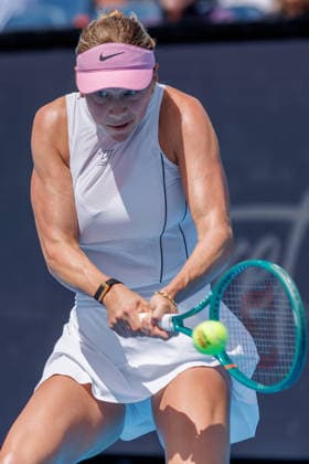 August 20, 2026, Mason, Ohio, U.S: Amanda Anisimova (USA) hits a two-handed backhand during ThursdayÃ¢â‚¬â ¢s quarterfinals at the Cincinnati Open at the Lindner Family Tennis Center , Mason, Oh. Mason U.S - ZUMAs304 20260820_zaf_s304_042 Copyright: xScottxStuartx