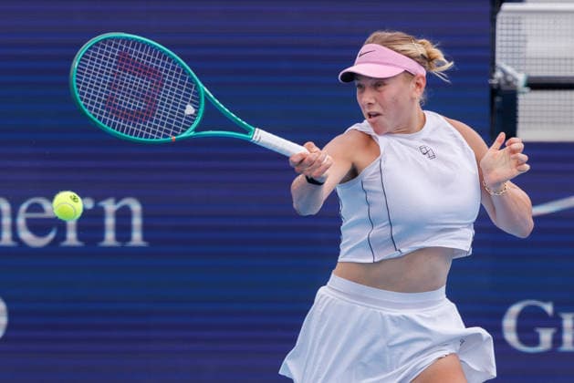 August 20, 2026, Mason, Ohio, U.S: Amanda Anisimova (USA) hits a forehand shot during ThursdayÃ¢â‚¬â ¢s quarterfinals at the Cincinnati Open at the Lindner Family Tennis Center , Mason, Oh. Mason U.S - ZUMAs304 20260820_zaf_s304_048 Copyright: xScottxStuartx