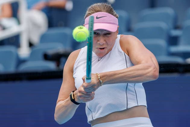 August 20, 2026, Mason, Ohio, U.S: Amanda Anisimova (USA) hits a two-handed backhand during ThursdayÃ¢â‚¬â ¢s quarterfinals at the Cincinnati Open at the Lindner Family Tennis Center , Mason, Oh. Mason U.S - ZUMAs304 20260820_zaf_s304_053 Copyright: xScottxStuartx