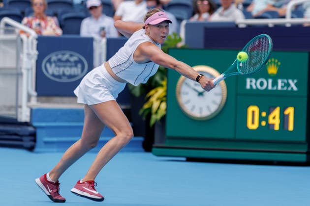 August 20, 2026, Mason, Ohio, U.S: Amanda Anisimova (USA) hits a backhand shot during ThursdayÃ¢â‚¬â ¢s quarterfinals at the Cincinnati Open at the Lindner Family Tennis Center , Mason, Oh. Mason U.S - ZUMAs304 20260820_zaf_s304_059 Copyright: xScottxStuartx