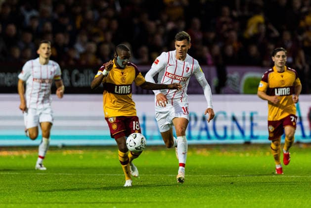 Motherwell v Freiburg, UEFA Conference League, Play Off First Leg Tawanda Maswanhise (18 - Motherwell) breaks away from Yannik Engelhardt (16 - SC Freiburg) during the UEFA Conference League match between Motherwell and Freiburg at Fir Park, Motherwell, UK on 20 August 2026. Editorial use only , Copyright: xRaymondxDaviesx PSI-24727-0021