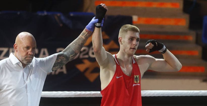 20.08.2026 Loznica(Serbia) European Juniors U19 boxing championship U-19 EM Boxen men s 75kg semi fiinal Sandor Babai(L) Hungary referee Ungarn richter,Justin Kiz (R) Germany Deutschland :