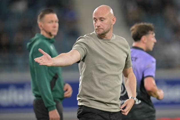 260820 AA Gent vs Hibernian Head Coach David Gray of Hibernian pictured pictured during the Play off round - first leg in the 2026-2027 Uefa Conference League season between AA Gent and Hibernian FC from Scotland on August 20 , 2026 in Gent, Belgium. (Photo by David Catry Isosport) Gent Belgium  Copyright: xDavidxCatryx 20260820DC2_5910