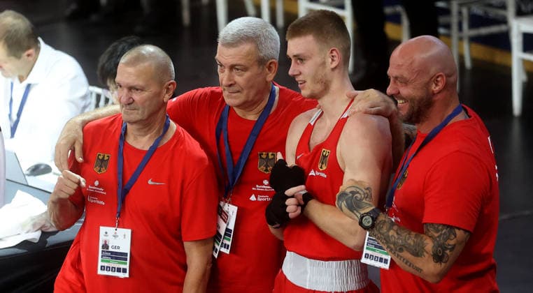 20.08.2026 Loznica(Serbia) European Juniors U19 boxing championship U-19 EM Boxen men s 75kg semi fiinal Andreas Schulze(L) Bundesnachwuchstrainer Sportliche Leitung,Gregory Tolkovets(2L)Trainer(2L),Justin Kiz (3L),Thomas Sabautzki(r) Trainer der LV Deutschland Germany :