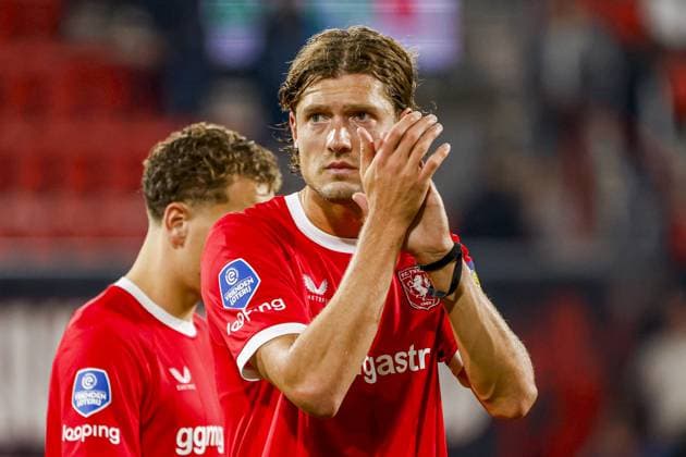 ENSCHEDE - Sam Lammers of FC Twente reacts to the loss after the UEFA Conference League match between FC Twente and Qarabag FK at De Grolsch Veste stadium on August 20, 2026, in Enschede, the Netherlands. WART BRINKERHOF ANP xVIxANPxSportx xMarcelxterxBalsxIVx 565895360 originalFilename: 565895360.jpg