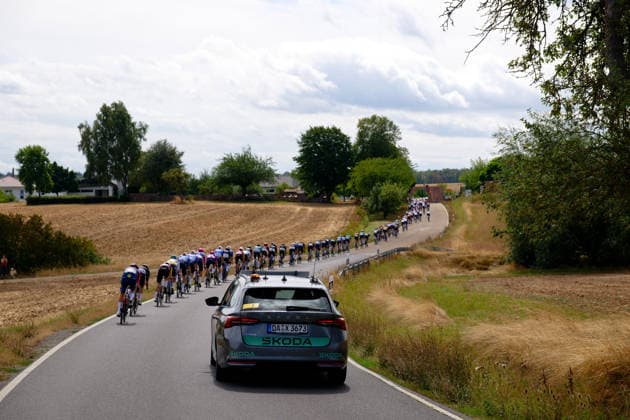 Das Peloton im letzen Streckenviertel *** The peloton in the final quarter of the race