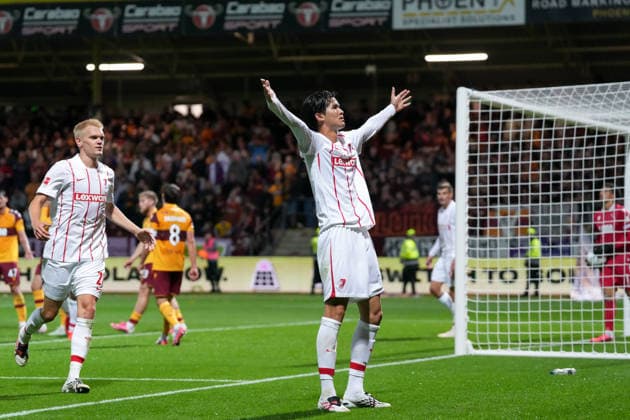 Keisuke Goto (SC Freiburg, 42) Torjubel, Emotionen, Torschuss, Abschluss, Torerfolg, Tor, Treffer , Schottland, Fussball, UEFA Conference League, Play-offs, Hinspiel, 2026 2027, Motherwell FC vs. SC Freiburg, 20.08.2026, Fir Park Stadium, Motherwell Motherwell Fir Park Stadium North Lanarkshire Schottland *** Keisuke Goto, SC Freiburg, 42, goal celebration, emotions, shot on goal, finish, goal scored, goal, Scotland, soccer, UEFA Conference League, playoffs, first leg, 2026–2027, Motherwell FC vs. SC Freiburg, August 20, 2026, Fir Park Stadium, Motherwell, Motherwell, Fir Park Stadium, North Lanarkshire, Scotland Copyright: xArnexAmbergx