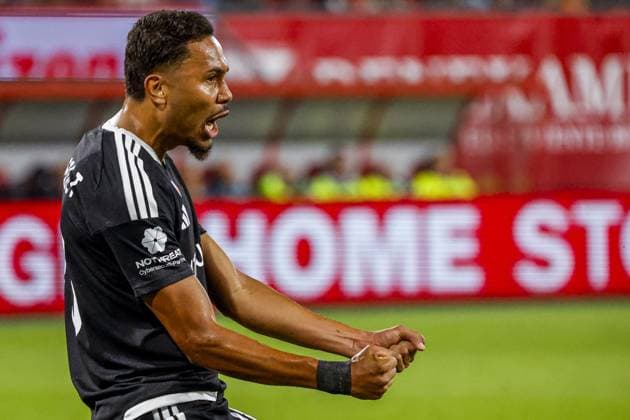 ENSCHEDE - Dani Bolt of Qarabag FK celebrates the victory after the UEFA Conference League match between FC Twente and Qarabag FK at De Grolsch Veste stadium on August 20, 2026, in Enschede, the Netherlands. WART BRINKERHOF ANP xVIxANPxSportx xMarcelxterxBalsxIVx 565897702 originalFilename: 565897702.jpg