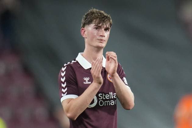 James Wilson of Heart of Midlothian applauds the fans Heart of Midlothian v Rapid Vienna, UEFA Conference League, Play-Off Round, First Leg, Football, Tynecastle Park, Edinburgh, Scotland, UK - 20 Aug 2026Edinburgh Tynecastle Park United Kingdom  Copyright: xPetexSummers Shutterstockx 17108692gq